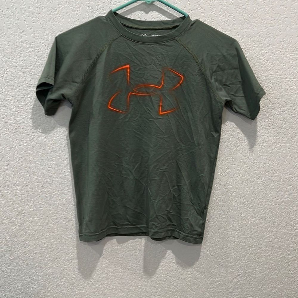 Boys under armor, short sleeve tee